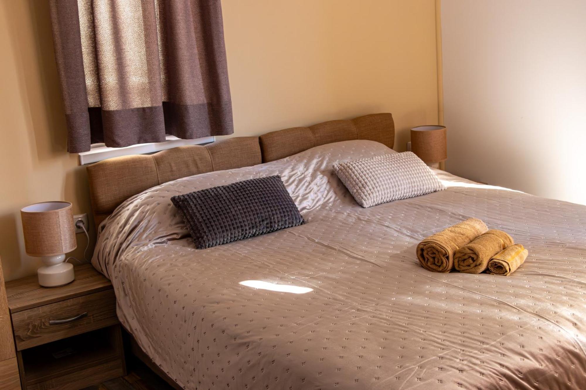 Navial 1 Hotell Gabrovo Eksteriør bilde